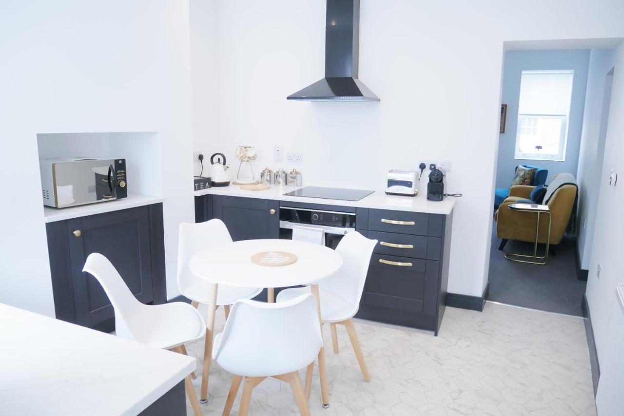 One Bedroom Luxury Ground Floor Apartment With Parking In Heart Holt Holt  Εξωτερικό φωτογραφία