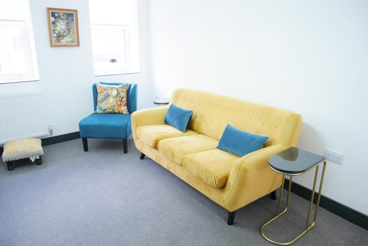 One Bedroom Luxury Ground Floor Apartment With Parking In Heart Holt Holt  Εξωτερικό φωτογραφία