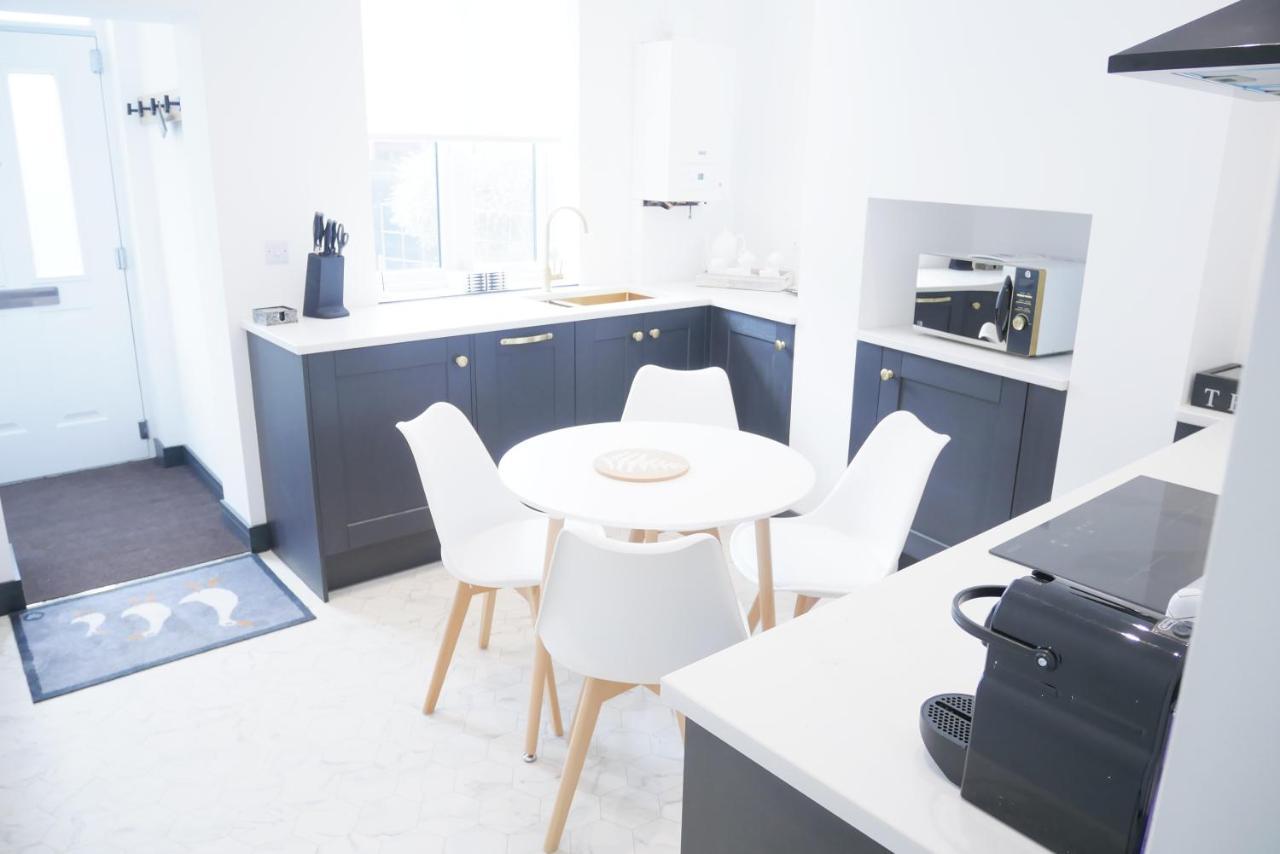 One Bedroom Luxury Ground Floor Apartment With Parking In Heart Holt Holt  Εξωτερικό φωτογραφία