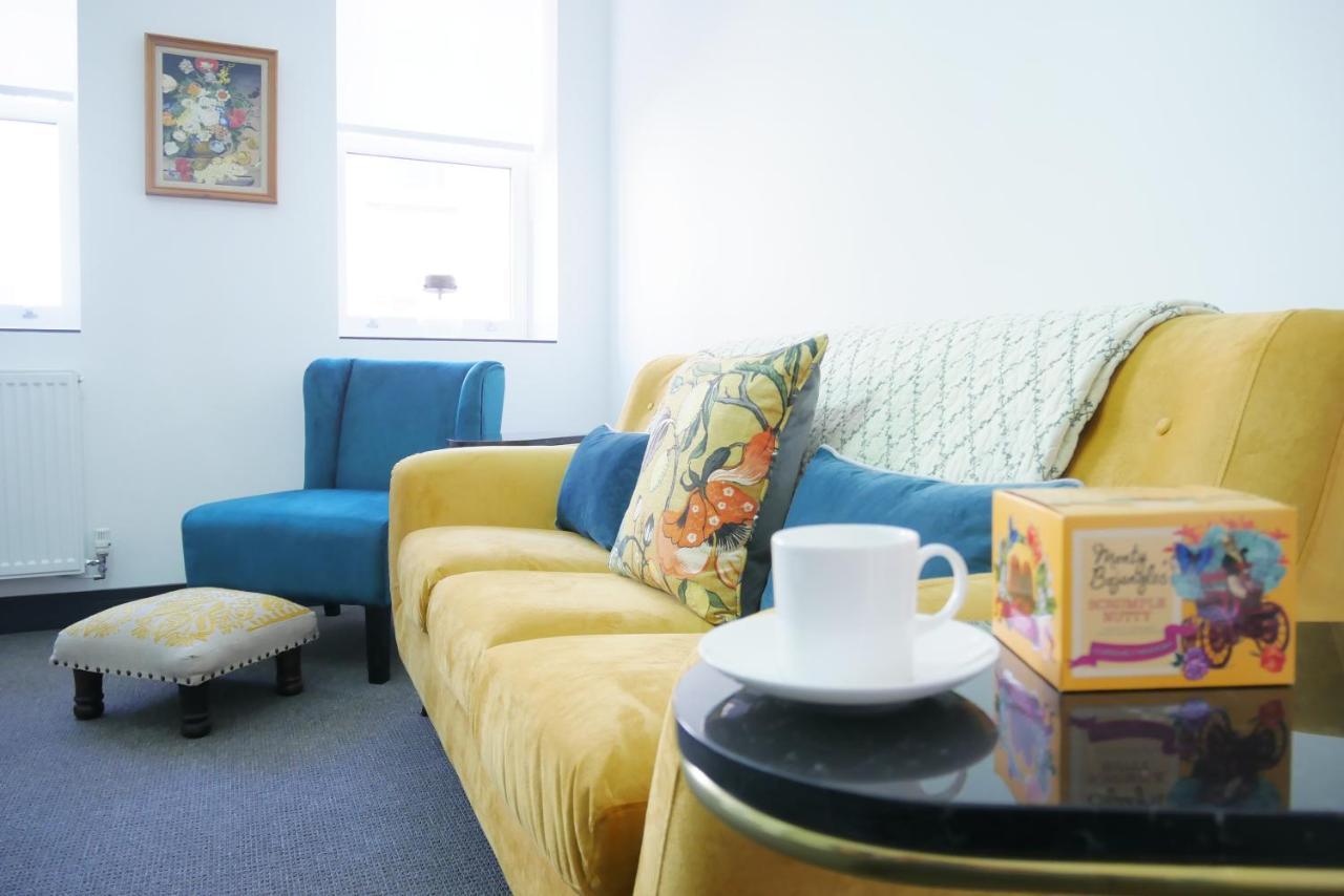 One Bedroom Luxury Ground Floor Apartment With Parking In Heart Holt Holt  Εξωτερικό φωτογραφία
